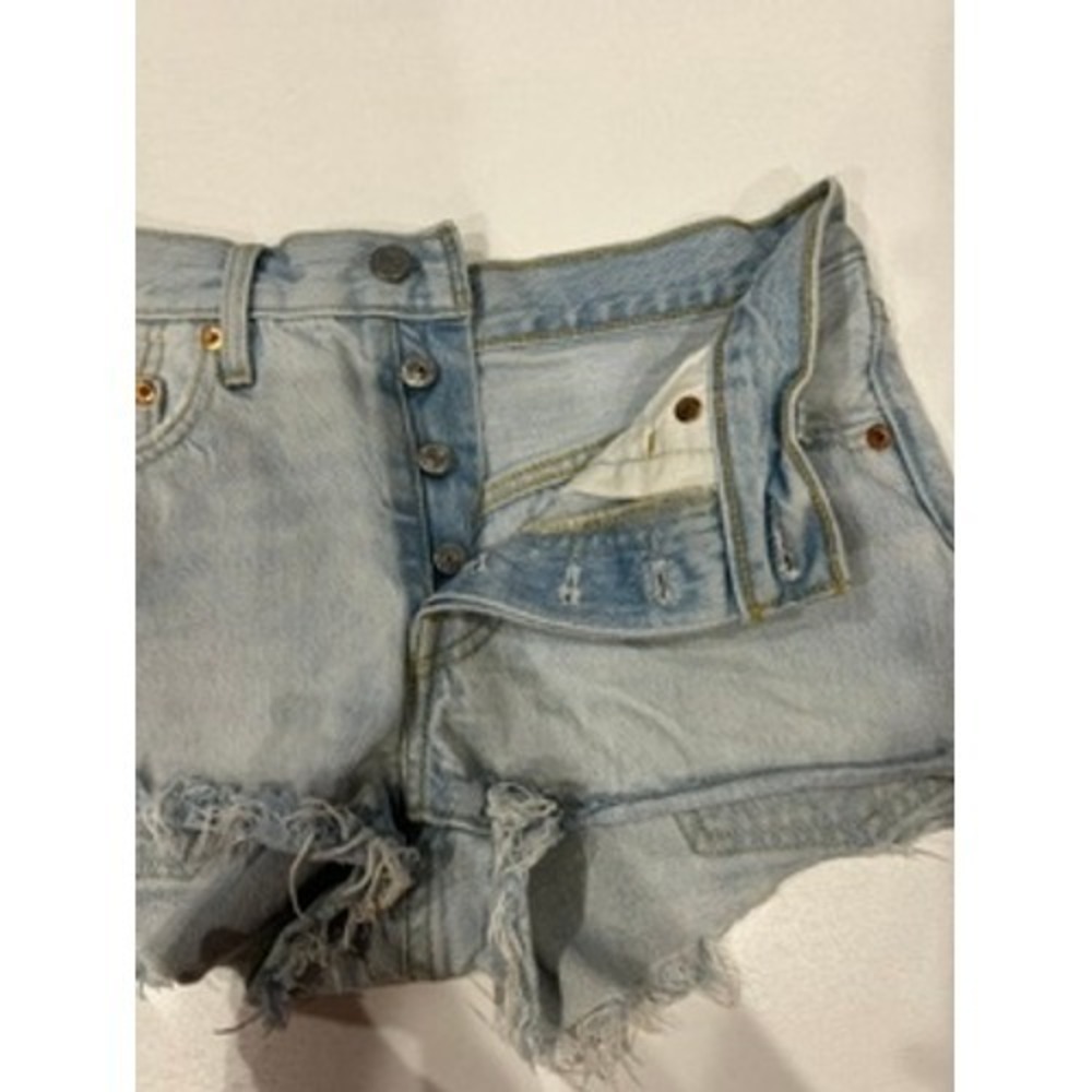 Levis 501 Original Cutoff Denim Shorts Light Wash Button Fly Frayed Hem Womens - Picture 2 of 5